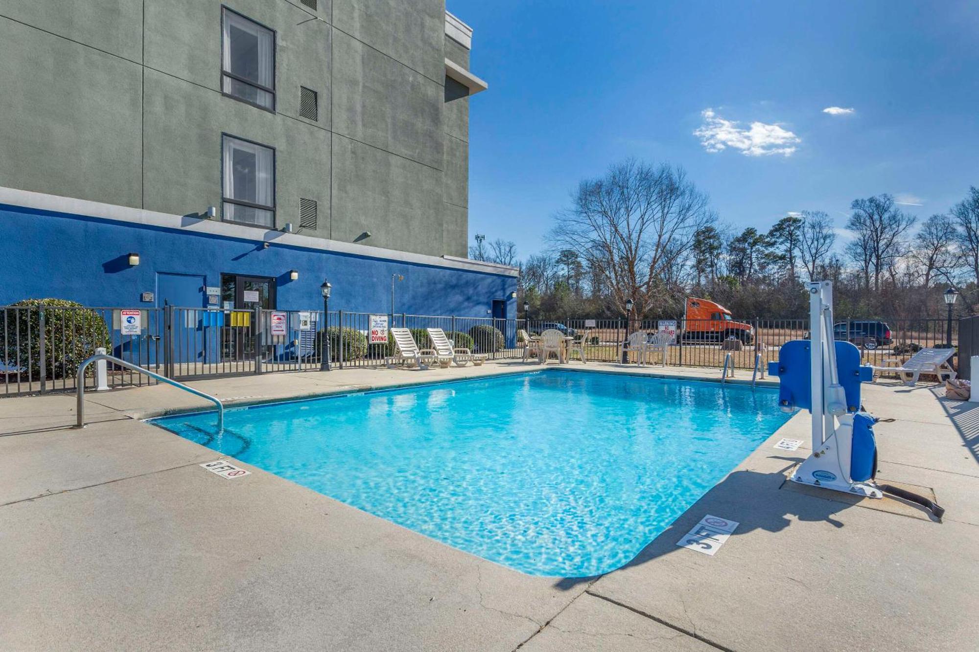 Comfort Suites Wilson - I - 95 Exteriör bild