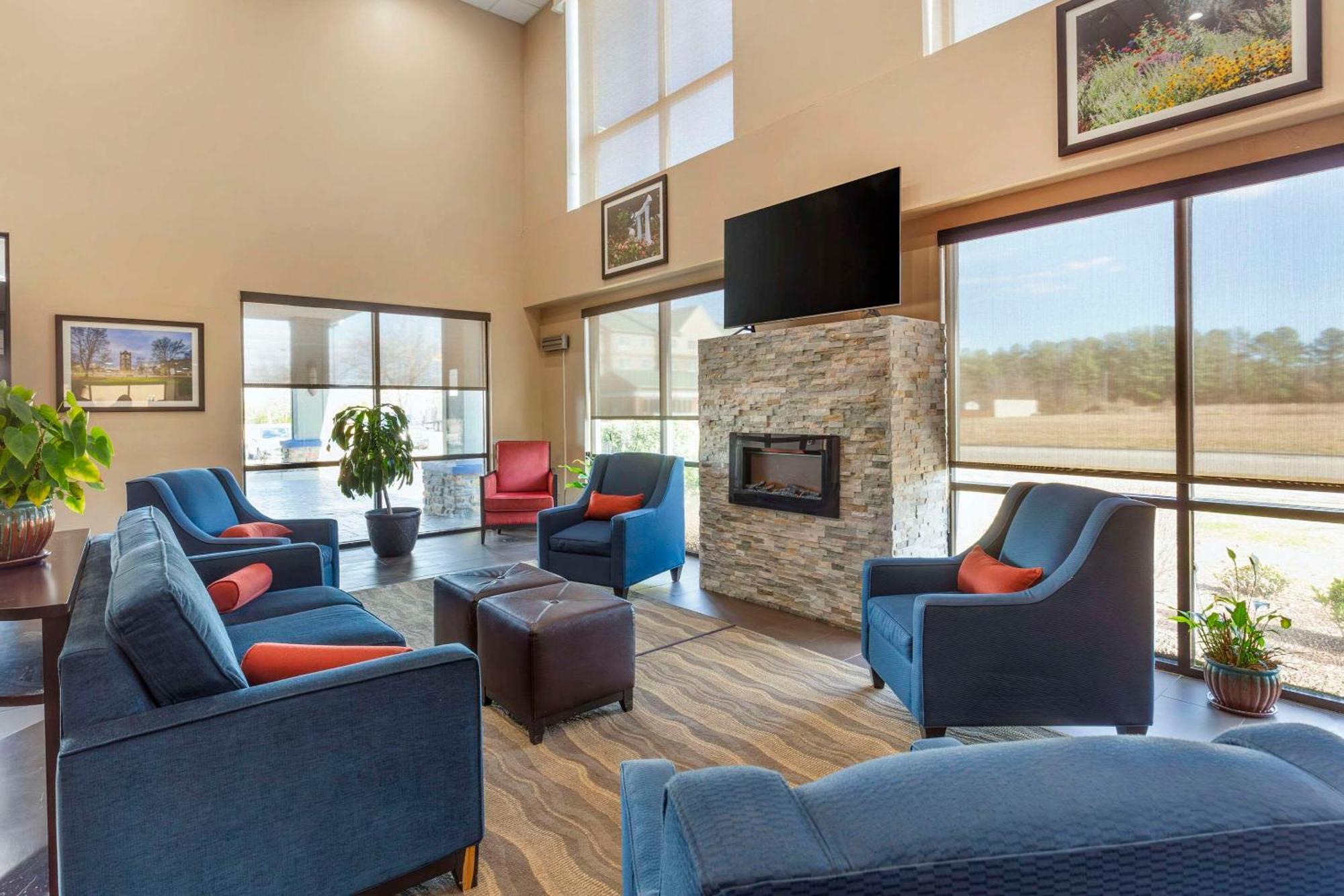 Comfort Suites Wilson - I - 95 Exteriör bild